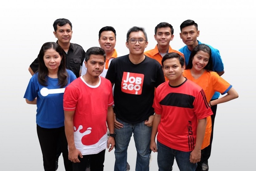 CEO dan Founder Job2Go Kurniawan Santoso bersama timnya.