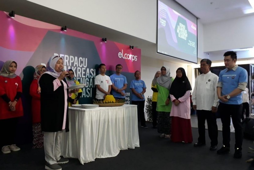 CEO Elcorps Elidawati Ali Oemar saat meresmikan gedung baru Elcorps sekaligus business meeting 2018 di Bandung. Foto: Djoko Suceno/Republika