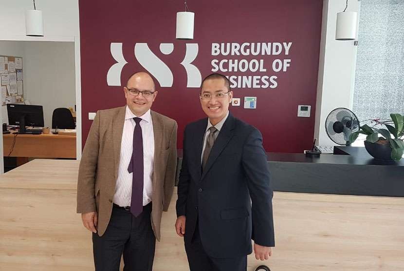 CEO IPMI International Business School, Jimmy Gani bersama Dr Stephan di Burgundy School of Bussines Paris