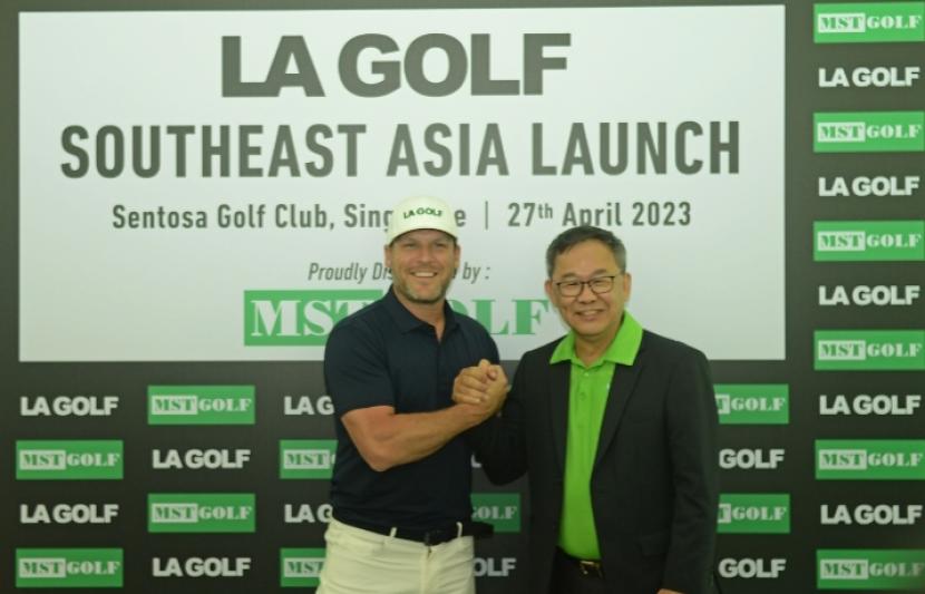 CEO LA Golf Reed Dickens (kiri) dan pemilik MST Golf Ng Yap. 