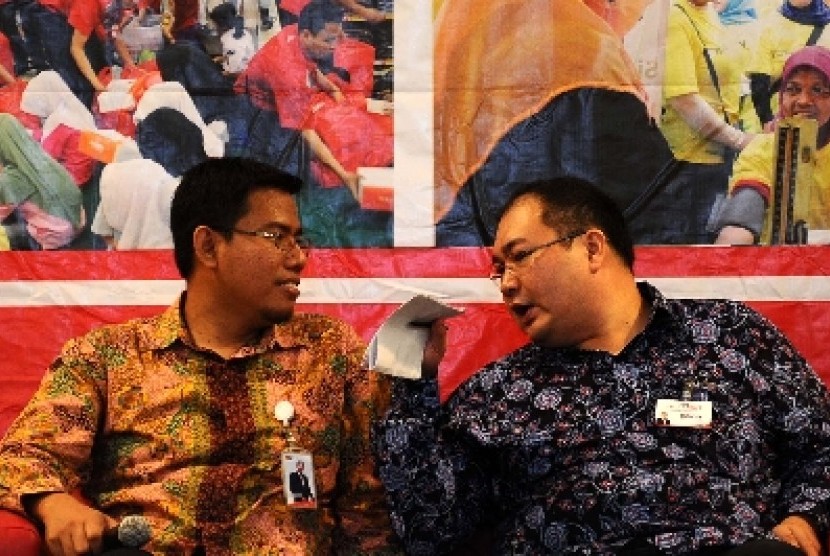CEO Rumah Zakat Nur Efendi (kiri) dan Direktur Komersial LotteMart Indonesia Donny S Handoko.