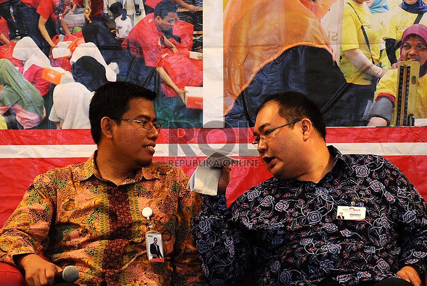 CEO Rumah Zakat Nur Efendi (kiri), Dir Komersial LotteMart Indonesia Donny S Handoko (kanan)