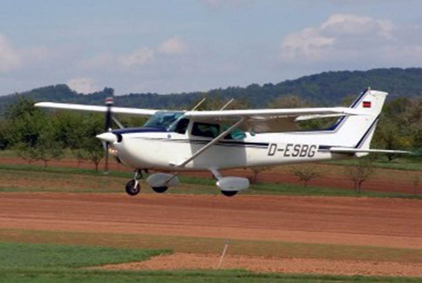 Direktur Utama sekaligus Kepala Sekolah Alfa Flying School, Capt Hamdan Rosiadi, menjelaskan, Kota Cirebon memiliki banyak potensi wisata yang masih bisa digali. Salah satunya wisata melalui udara, dengan berkeliling di wilayah udara Cirebon menggunakan pesawat Cessna. 172.