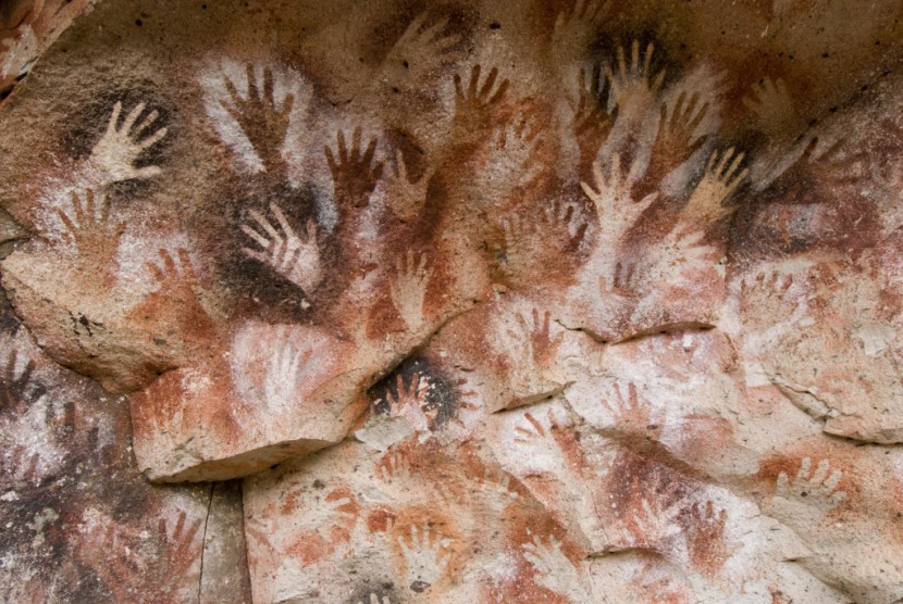 Cetakan tangan di batu Pegunungan Patagonia, Argentina