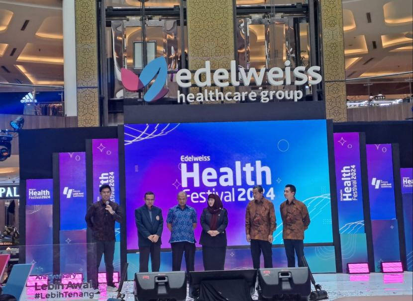 Chairman Edelweiss Healthcare Group Syauqi Robbani acara perayaan hari jadi ke-4, Rumah Sakit (RS) Edelweiss di atrium Trans Studio Mal,  Jumat (16/8/2024).