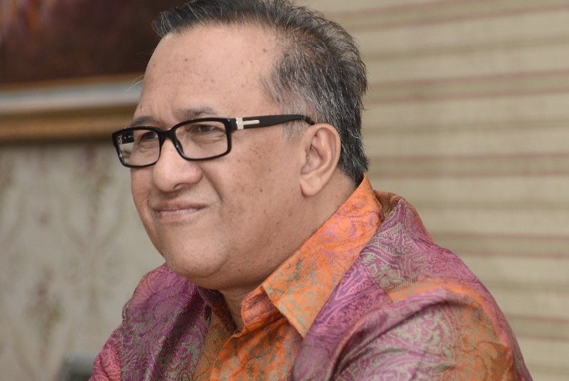 Chairman Indonesia Halal Lifestyle Center (IHLC) Sapta Nirwandar menemui Menteri Koperasi dan UKM Teten Masduki guna menjajaki kerja sama pengembangan industri halal dalam negeri.