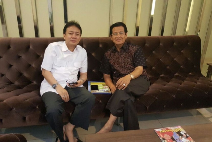 Chairman IITCF Priyadi Abadi (kiri) bersama Pimpinan Pondok Pesantren Daarul Muttaqien Surabaya KH Ahmad Sofwan Ilyas Lc 