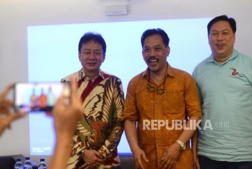   Chairman IITCF Priyadi Abadi, Wakil Ketua Asosiasi Travel Indonesia (Asita) Rudiana, dan  Pendiri F2F Ivo Kwok (dari kiri) hadir saat kopi darat diskusi Indonesian Islamic Tracel Communication Forum di Bank Muamalat, Jakarta, Jumat (21/12).