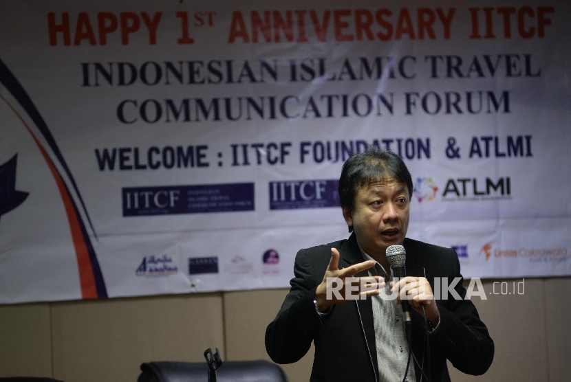 Chairman Indonesian Islamic Travel Communication Forum (IITCF) Priyadi Abadi saat peluncuran Asosiasi Tour Leader Muslim Indonesia (ATLMI) dan Indonesian Islamic Travel Communication Forum (IITCF) di Jakarta, Kamis (19/1).