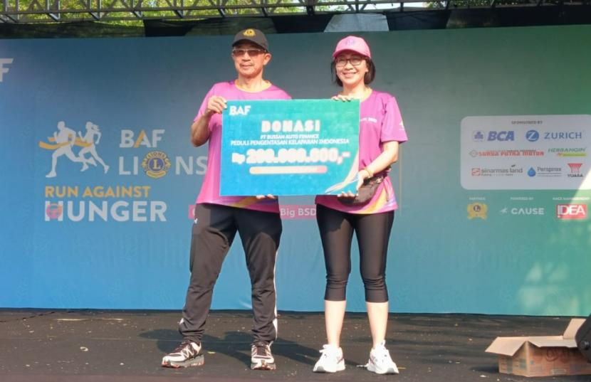 Chairman Yayasan Lions Indonesia Willy Suwandi Dharma dan  Presiden Direktur BAF Lynn Ramli