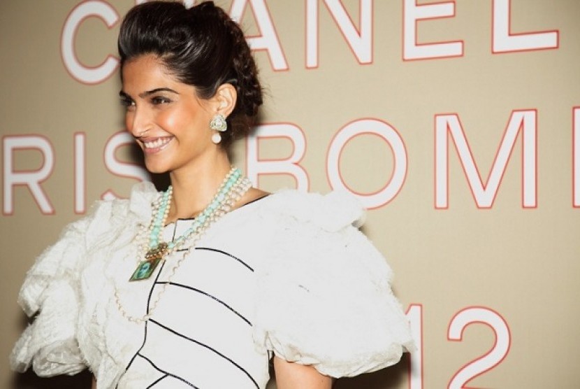 Chanel, brand favorit bintang Bollywood Sonam Kapoor 