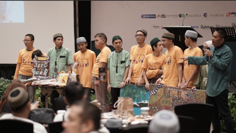 Charity lelang produk dari anak-anak Binaan Our Dream Indonesia oleh HIPMI Kota Bandung.