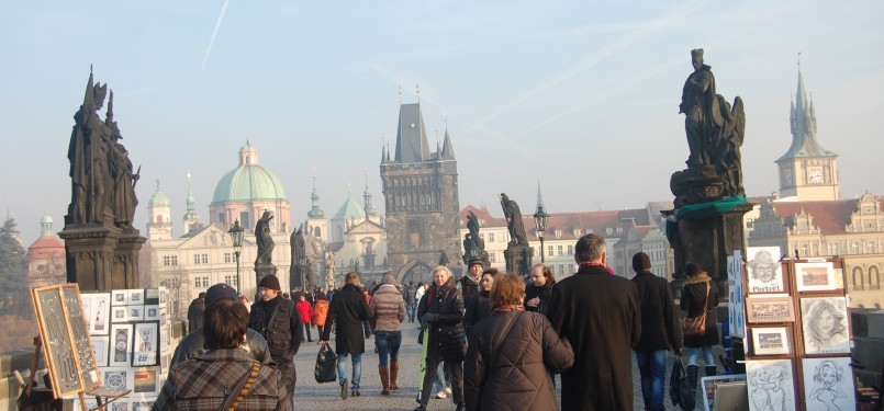 Charles Bridge di Kota Praha