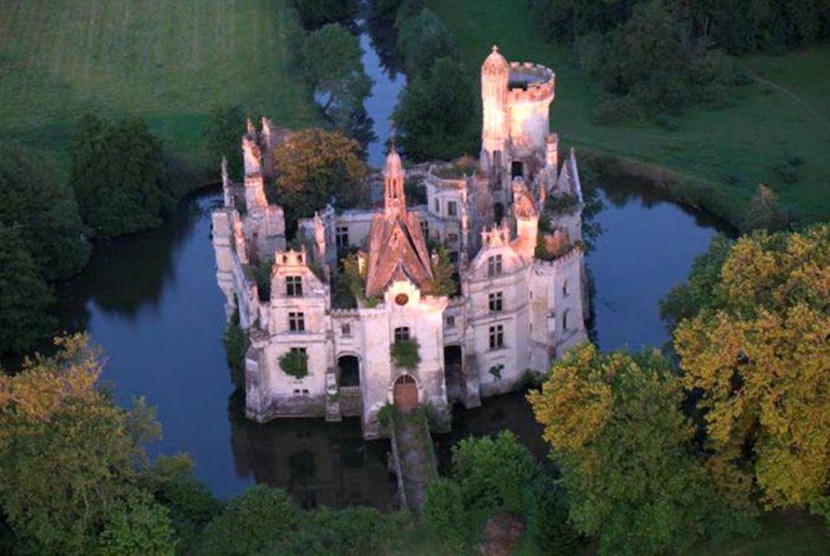 Chateau de laMothe-Chandenier.