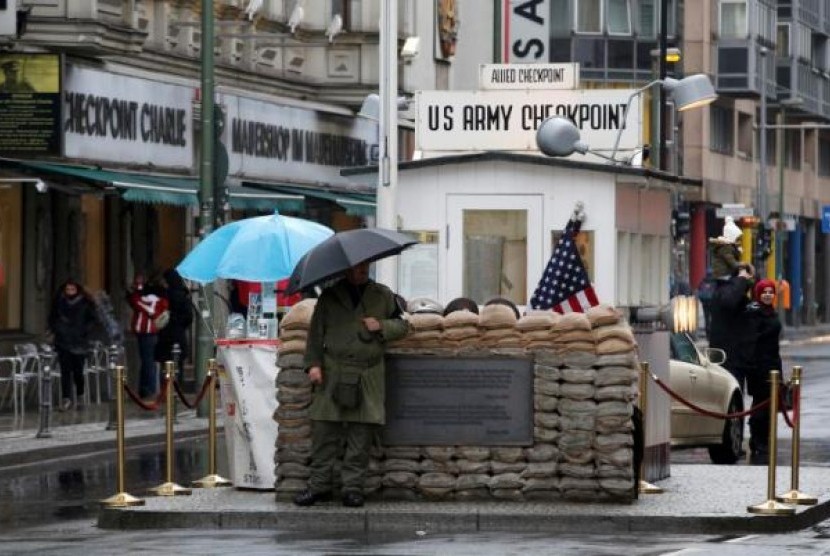 Checkpoint Charlie di Jerman diduga akan menjadi sasaran penyerangan kelompok ISIS. 