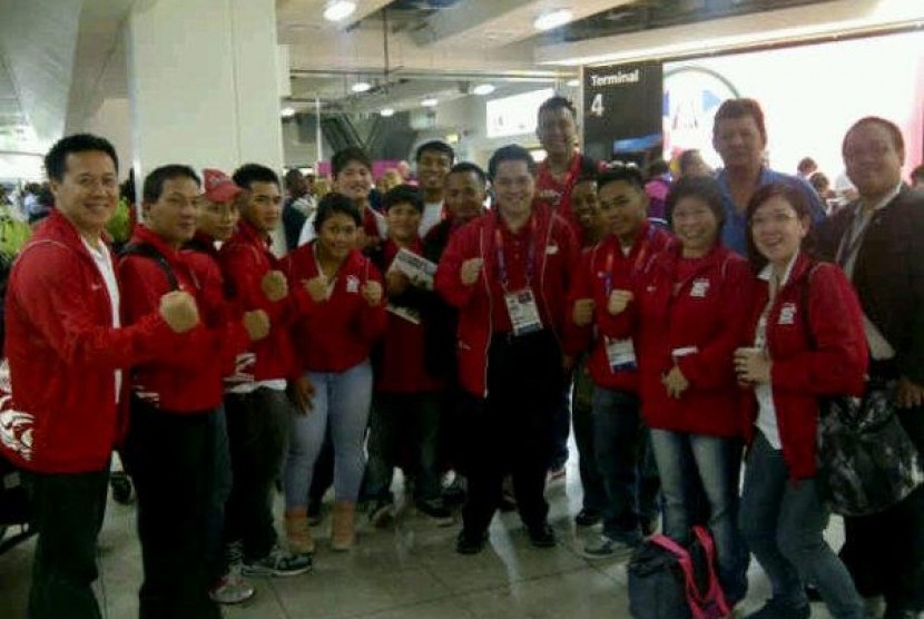 Chef De Mission (CDM) kontingen Indonesia untuk Olimpiade London, Erick Thohir sambut atlet angkat besi Indonesia.