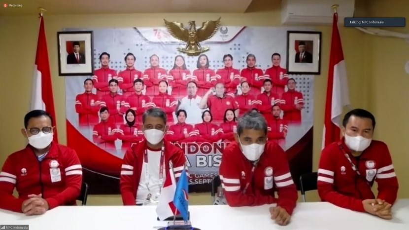 Chef de Mission (CdM) kontingen Indonesia untuk Paralimpiade Tokyo 2020 Andi Herman (kedua kiri).