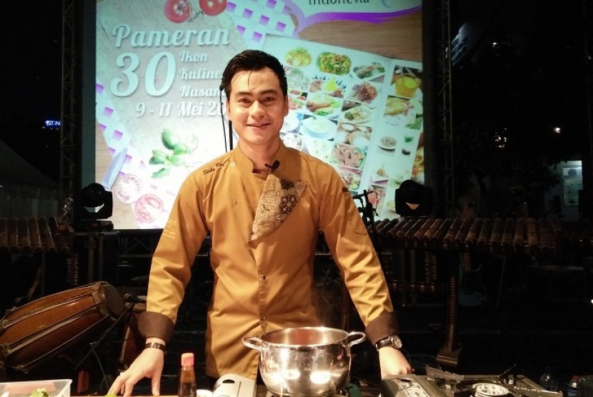 Chef Steby Rafael saat demo masak di pameran 30 Ikon Kuliner Nusantara di Bandung, Jawa Barat