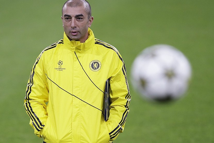Chelsea coach Di Matteo reacts during their Champions League soccer match against Juventus in Turin