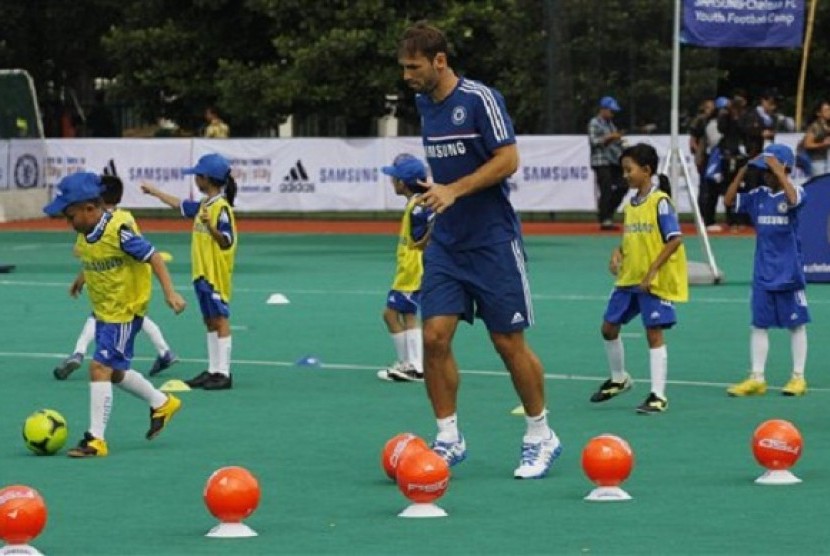 Chelsea's Branislav Ivanovic controls the ball during a soccer coaching clinic in Jakarta, Indonesia, Wednesday, July, 24, 2013. Chelsea is scheduled to play a friendly match against Indonesia on Thursday. 