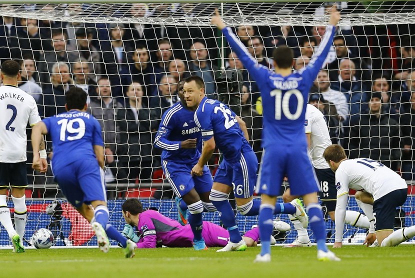 Chelsea's John Terry celebrates after scoring the first goal for his side