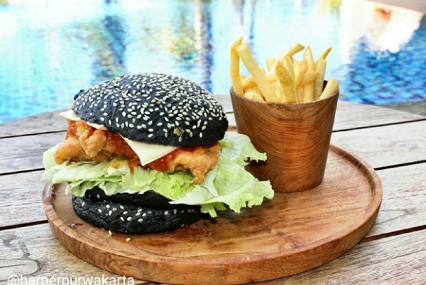 Chicken Black Burger (Ilustrasi)