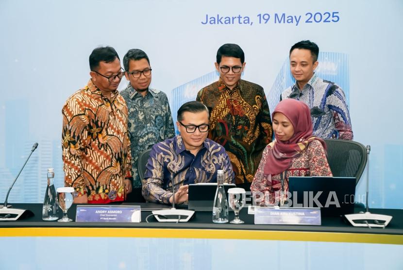 Chief Economist Bank Mandiri Andry Asmoro menyatakan akselerasi ekonomi 2025 butuh penguatan sinergi fiskal dan moneter. Hal ini disampaikan dalam Mandiri Economic Outlook Q2 2025, di Jakarta, Senin (19/5/2025).