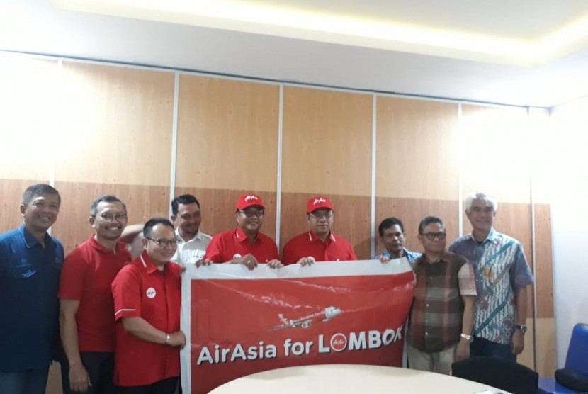 Chief Executive Officer (CEO) AirAsia Indonesia Dendy Kurniawan bertemu Gubernur NTB Zulkieflimansyah membicarakan rencana AirAsia menjadikan Lombok sebagai hub dan pembukaan sejumlah rute baru di KEK Mandalika, Lombok Tengah, NTB, Kamis (17/1).