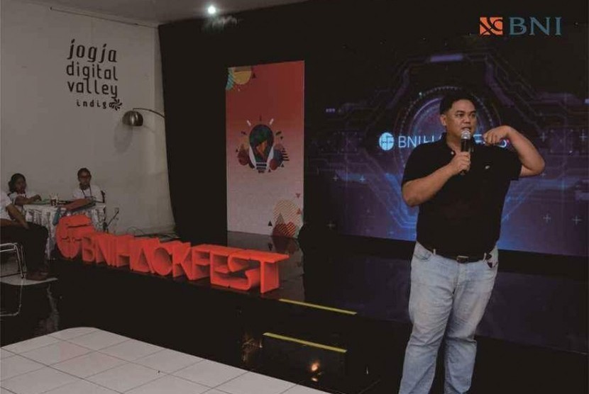 Chief Executive Officer (CEO) Siji, Dimas Fuady, menjelaskan soalmobile application berbasis Augmented Reality (AR) untuk museum-museum di Jakarta.  