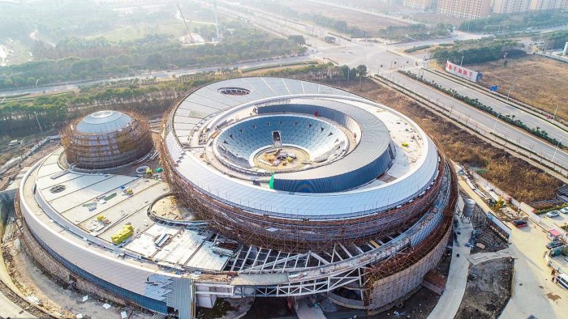 China memiliki planetarium terbesar di dunia. Luasnya mencapai 38.164 meter persegi.