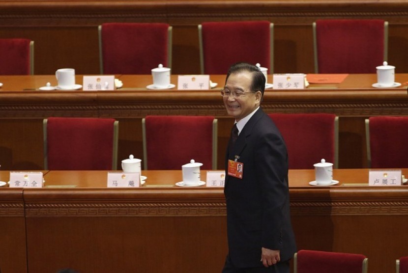 China's former Premier Wen Jiabao leaves after the fifth plenary meeting of National People's Congress (NPC), at the Great Hall of the People in Beijing, March 15, 2013. 
