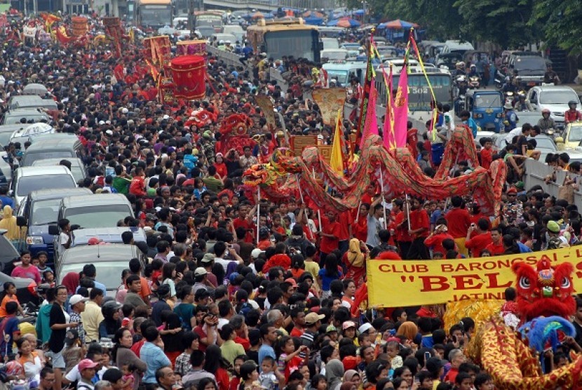 Chinese Indonesians hold a parade to celebrate Cap Go Meh in Jakarta on Sunday or 15 days after the Chinese New Year 2562. (illustration) 