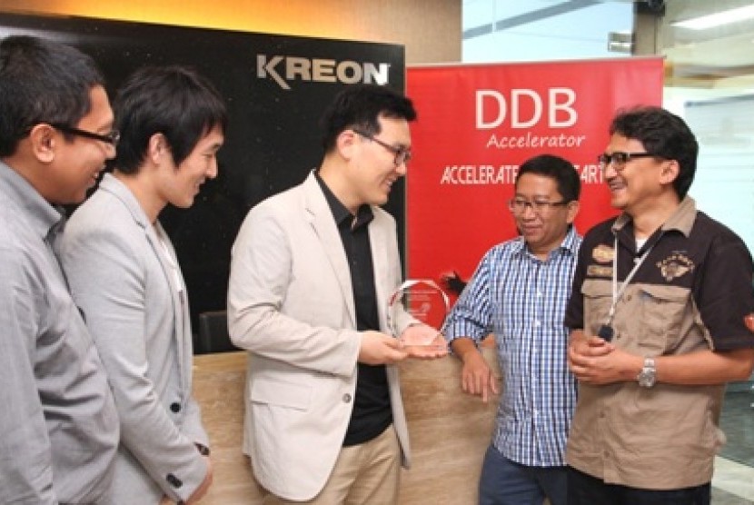chmad Sugiarto, Chief of Telkom Accelerator ( Paling Kanan ) bersama Jacy Kim, CEO Kreon  ( ke-3 dari kanan )