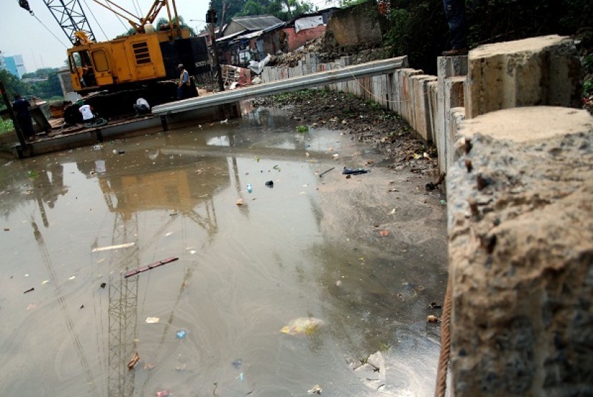 Ciliwung River is undergoing normalization. (illustration)