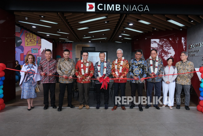 Tingkatkan Literasi Keuangan Mahasiswa, CIMB Niaga Resmikan Digital Lounge di Unpar