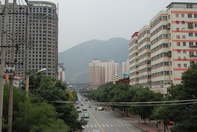 Cina berencana meratakan pegunungan sebagai lahan untuk pembangunan.