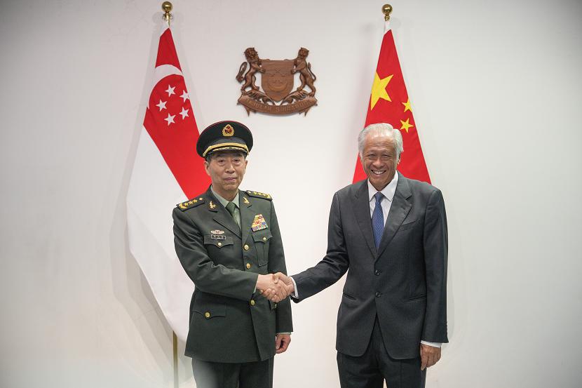 Menteri Pertahanan Cina Li Shangfu menandatangani nota kesepahaman dengan Menteri Pertahanan Singapura Ng Eng Hen. Cina dan Singapura meletakkan dasar untuk komunikasi antara kedua negara 