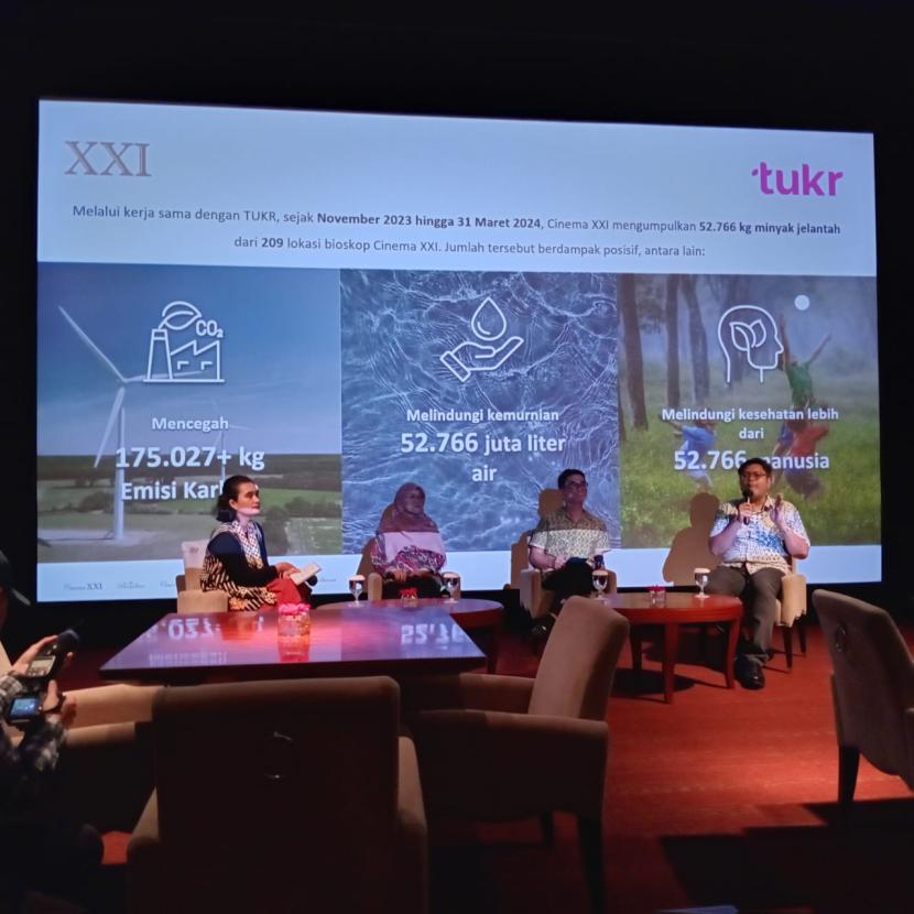  Cinema XXI menjalin kerja sama dengan TUKR untuk mengolah minyak jelantah menjadi bahan bakar biofuel.
