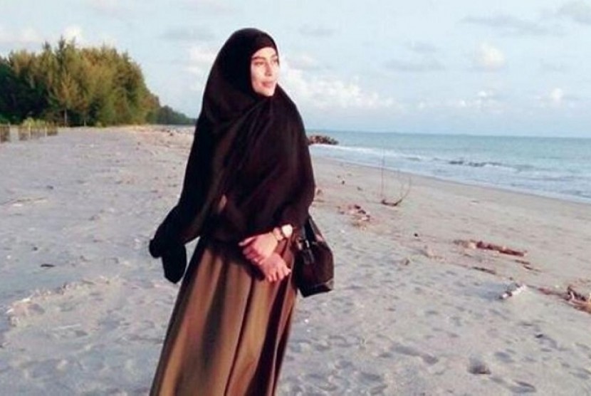 Cinta Penelope kini mengenakan hijab