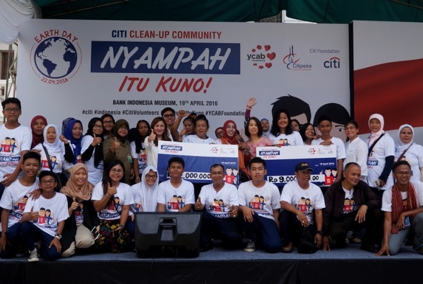 Citi Indonesia melalui payung kegiatan kemasyarakatannya, Citi Peka (Peduli dan BerKarya) mendukung kesadaran akan kebersihan lingkungan dengan menyelenggarakan program Citi Clean-up Community yang bertepatan dengan Hari Bumi Sedunia 2016