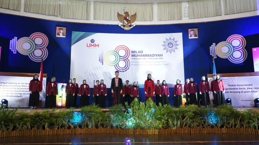 Civitas Akademika Universitas Muhammadiyah Malang (UMM) turut memeriahkan resepsi Milad ke-108 Persyarikatan Muhammadiyah, Rabu (18/11). 