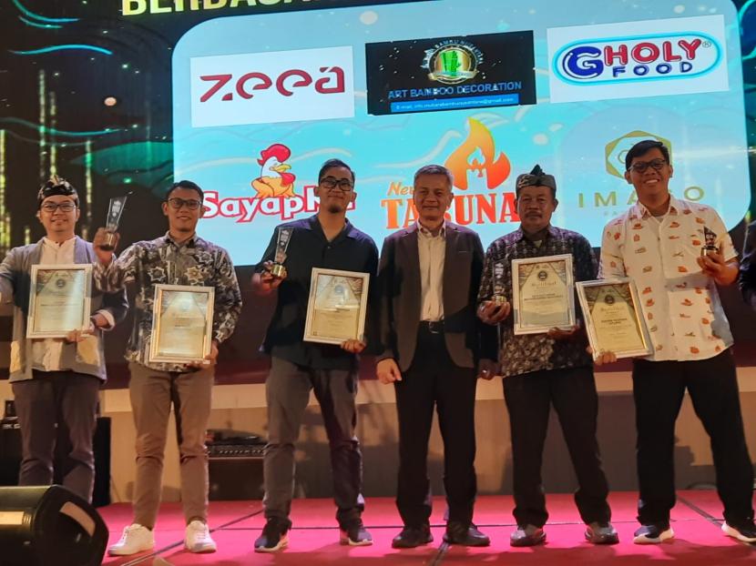 Closing ceremony UMKM Juara 2023 digelar dengan  memberikan penghargaan dan apresiasi kepada koordinator, pendamping dan UMKM terbaik yang mewakili 27 kota/kabupaten di Jabar. 