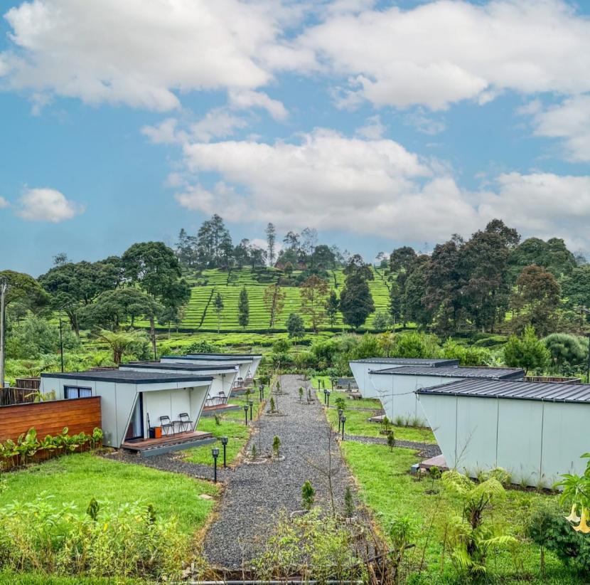 Cluster Sonten Resort yang terdiri dari tujuh villa karya kolaborasi PT Perkebunan Nusantara VIII dan Amoda menambah destinasi penginapan unik di Kota Bandung. 