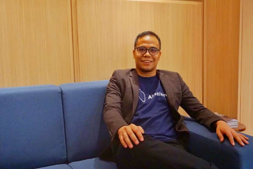 Co Founder & Chief Executive Officer Fintech  Akseleran Ivan Nikolas Tambunan menjelaskan kinerja perusahaan kepada Republika, Jumat, (3/8).
