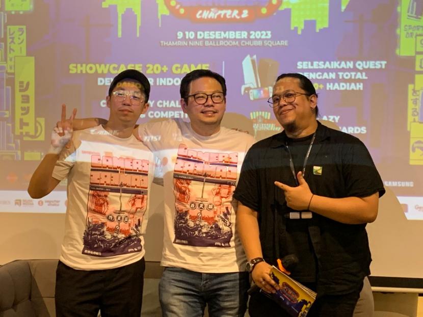Co-Founder The Lazy Media Group, Rivaldo Santosa, dan Creative Director Creativeintel MahakaX, Kenny Gunawan (tengah), dalam media gathering Gamers to Gamers Festival 2023 di Jakarta, Senin (4/12/2023). 