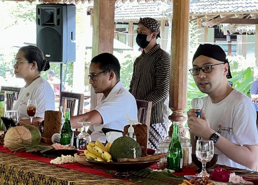 Co-Founder Traveloka, Albert, menyampaikan pentingnya kolaborasi dan inovasi antara pemerintah dan pelaku industri pariwisata untuk percepatan pemulihan ekonomi di kawasan Asia Tenggara. Hal tersebut disampaikan Albert dalam ASEAN Tourism Ministerial Technical Tour Luncheon pada rangkaian acara ASEAN Tourism Forum (ATF) 2023, Minggu (05/02/2023) di Borobudur, Jawa Tengah.