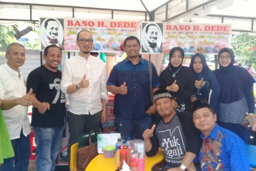 Coach OK OCE Farhan Agung Jaya mengunjungi JIC Halal Festival, Sabtu (25/11).