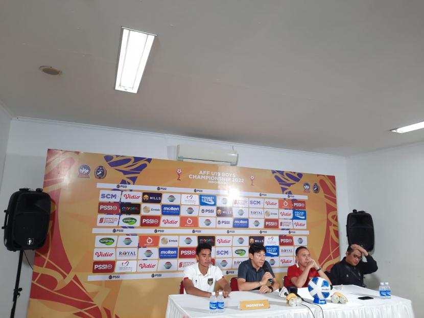 Coach Shin Tae-yong mengungkapkan kekecewaannya karena Indonesia tidak lolos ke semi final Piala AFF U19, Ahad (10/7).