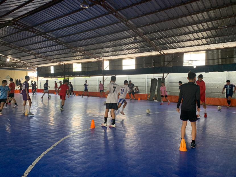 Coaching Clinic futsal bersama Tomy JB di Lapangan Barokah, Jalan Lintas Bar, Sukajaya, Kecamatan Sukarami, Kota Palembang, Sumatra Selatan. 