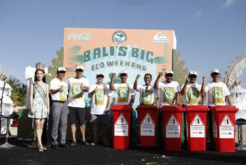 Coca-Cola Amatil Indonesia (CCAI) dan Quiksilver Indonesia (QS) membantu menjaga Bali agar tetap bersih dan hijau dengan menginisiasikan program Bali Beach Clean Up (BBCU). 